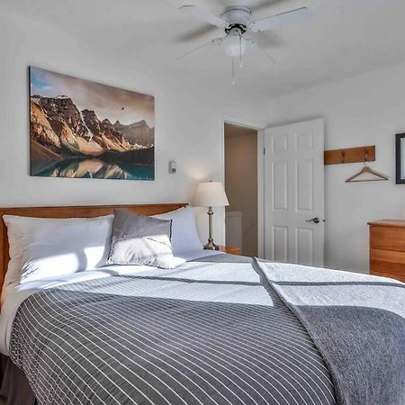 Big Mountain Views - Bright 2-Story Corner Unit Apartment Canmore Ngoại thất bức ảnh