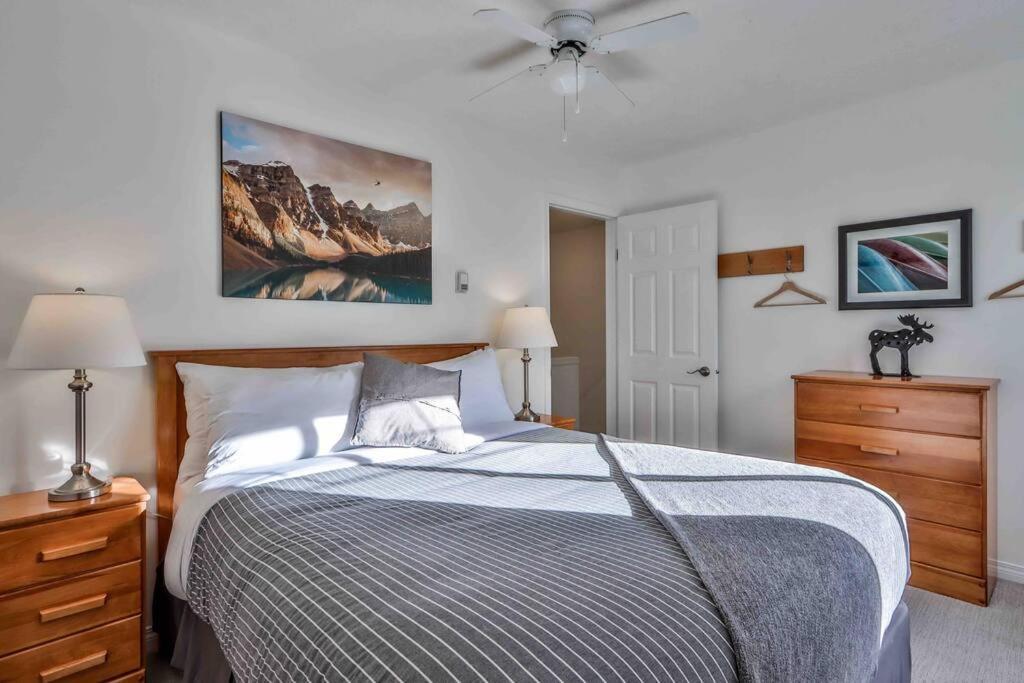 Big Mountain Views - Bright 2-Story Corner Unit Apartment Canmore Ngoại thất bức ảnh