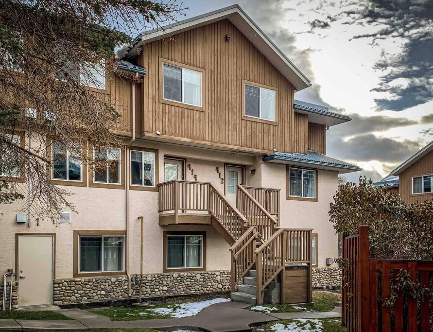 Big Mountain Views - Bright 2-Story Corner Unit Apartment Canmore Ngoại thất bức ảnh