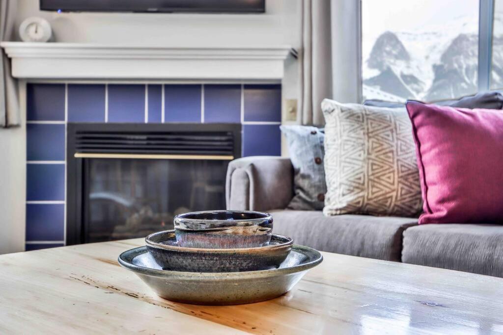 Big Mountain Views - Bright 2-Story Corner Unit Apartment Canmore Ngoại thất bức ảnh